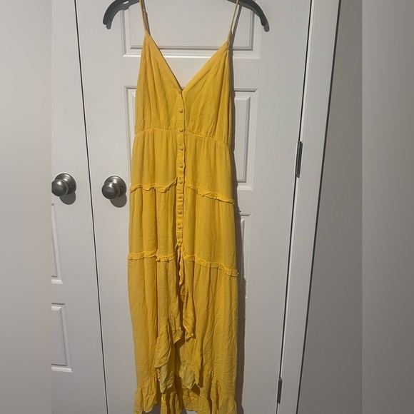 Slate and Willow Yellow Tiered Maxi Dress. Small - Picture 5 of 8
